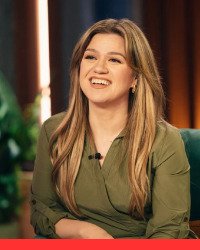 How Old Is Kelly Clarkson